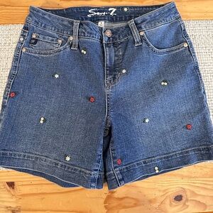 Seven7 Women's NEW without tag Embroidered Blue Jean Shorts